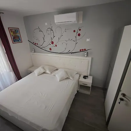 Nirvana Rooms&apartments Gasthuis 3*