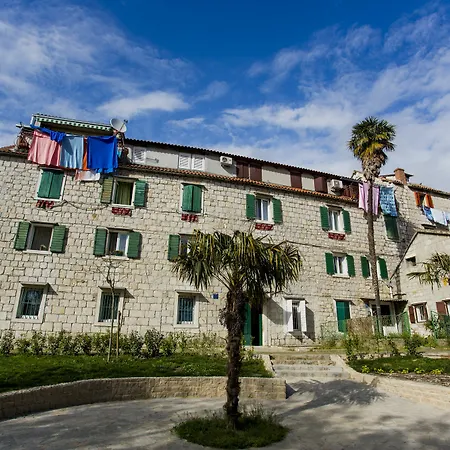 Guest house Nirvana & Split