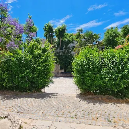 涅盘客房及公寓酒店 3* 斯普利特