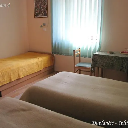 涅盘客房及公寓酒店 招待所