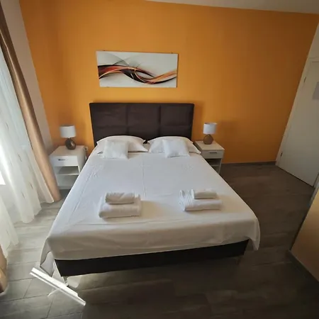 招待所 涅盘客房及公寓酒店 斯普利特