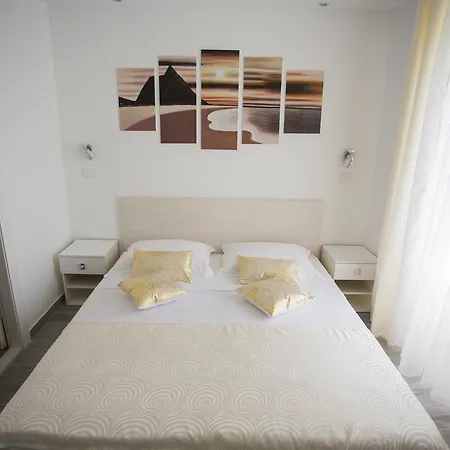 涅盘客房及公寓酒店 招待所