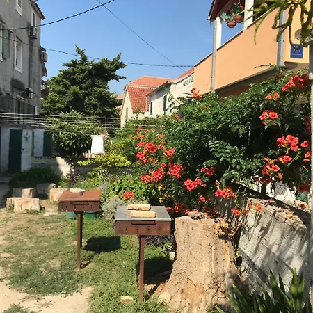 招待所 涅盘客房及公寓酒店 3*