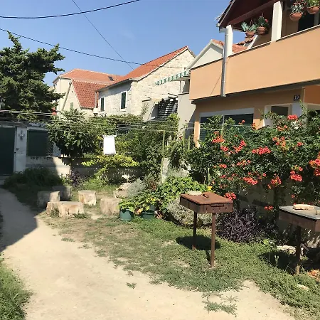 招待所 涅盘客房及公寓酒店 斯普利特