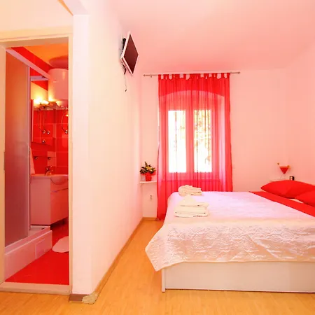 涅盘客房及公寓酒店 3*