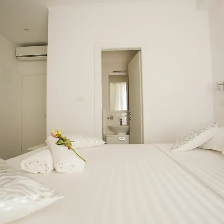 招待所 涅盘客房及公寓酒店 斯普利特