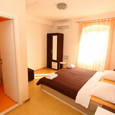 涅盘客房及公寓酒店 招待所 斯普利特