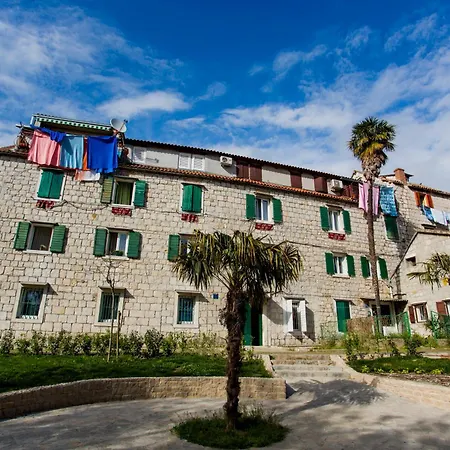 招待所 涅盘客房及公寓酒店 斯普利特