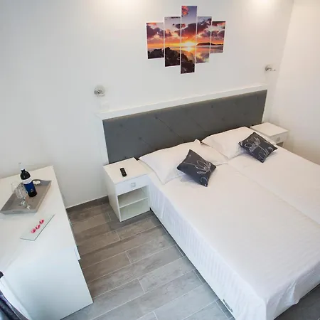 涅盘客房及公寓酒店 招待所