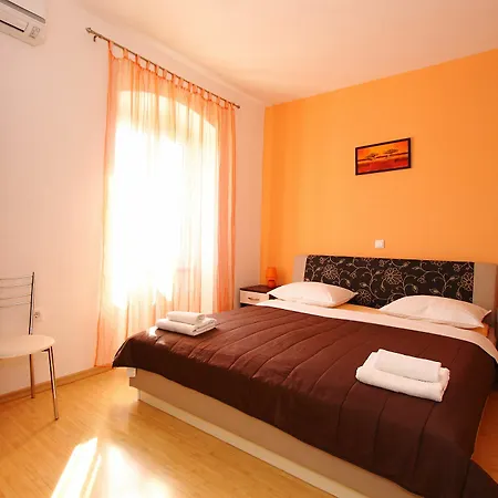 涅盘客房及公寓酒店 招待所