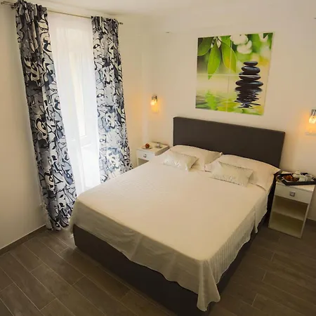 涅盘客房及公寓酒店 招待所 斯普利特