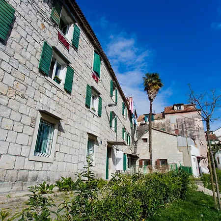 招待所 涅盘客房及公寓酒店 斯普利特