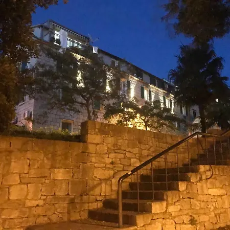 涅盘客房及公寓酒店 斯普利特