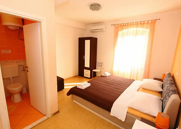 Nirvana & Pensionat Split