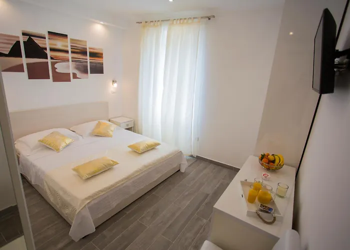 Nirvana & Pensionat Split